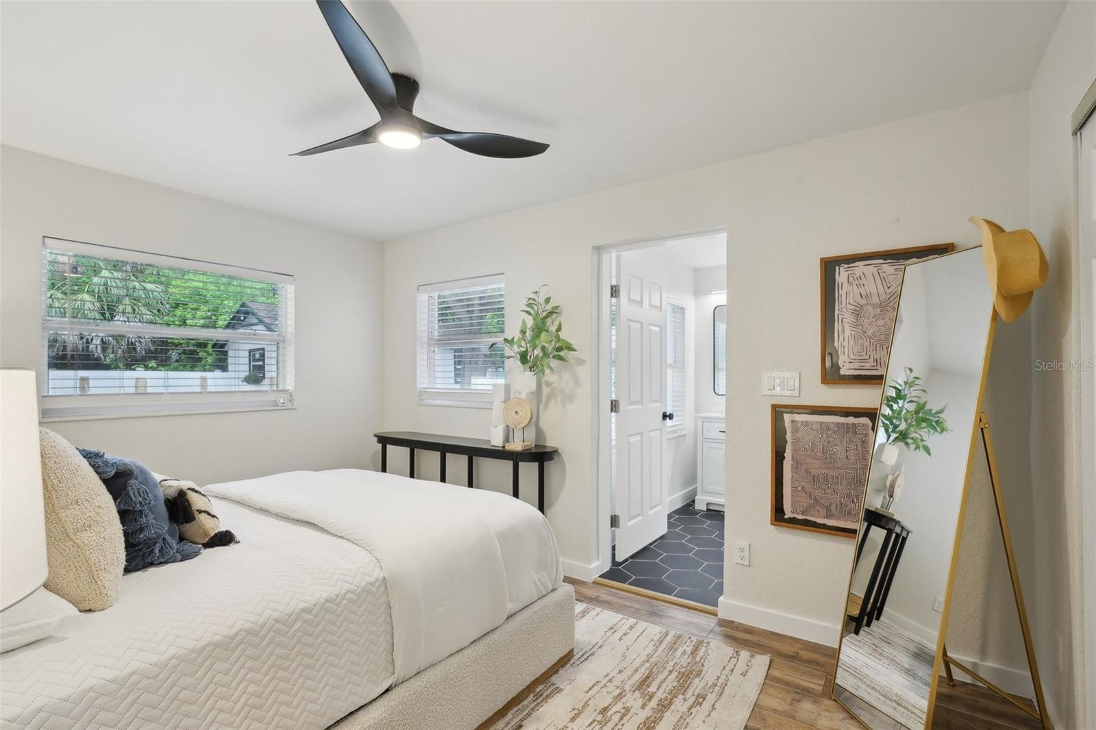 Image 18 of 49 For 4609 Lois Avenue