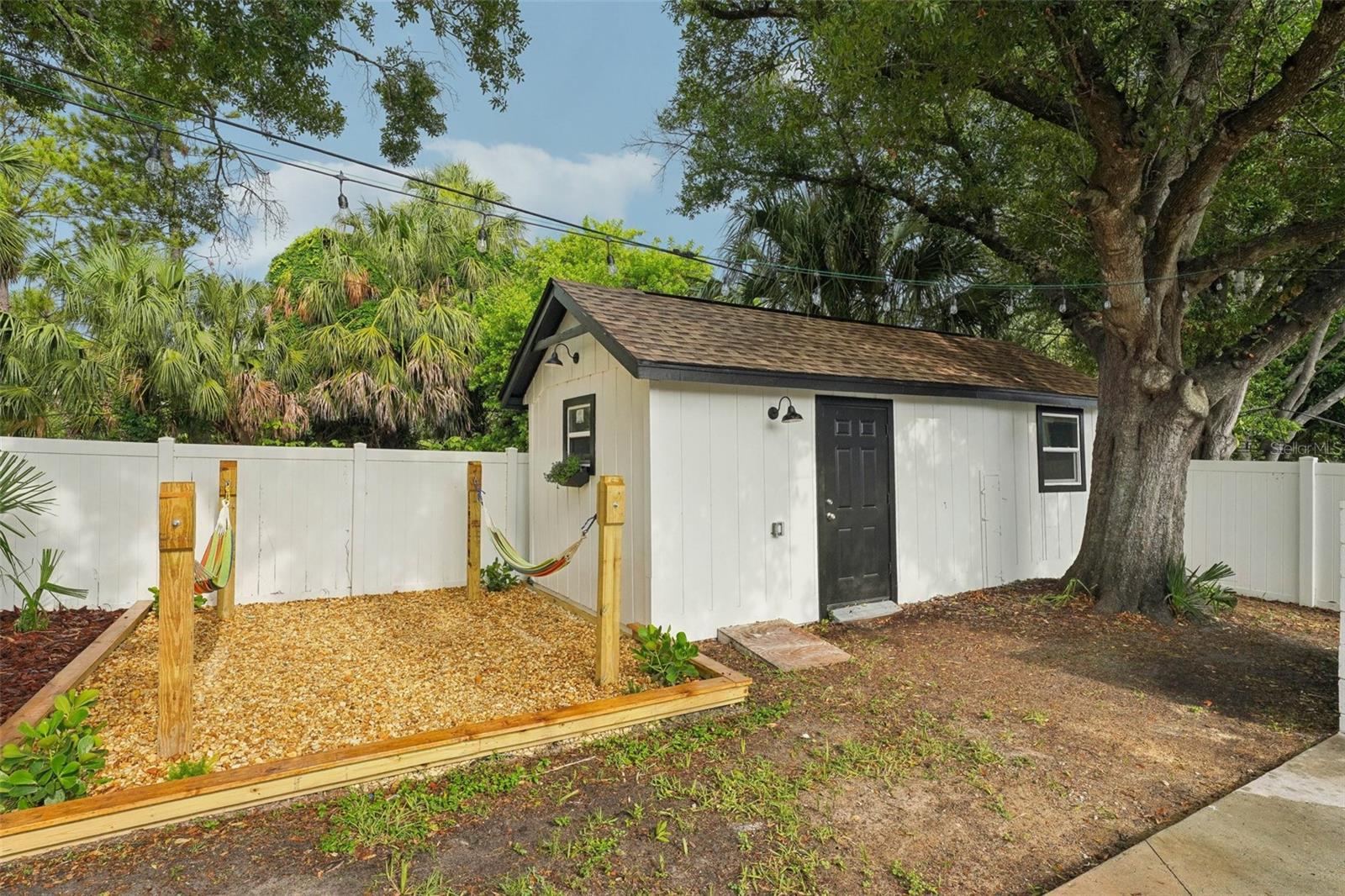 Image 36 of 49 For 4609 Lois Avenue