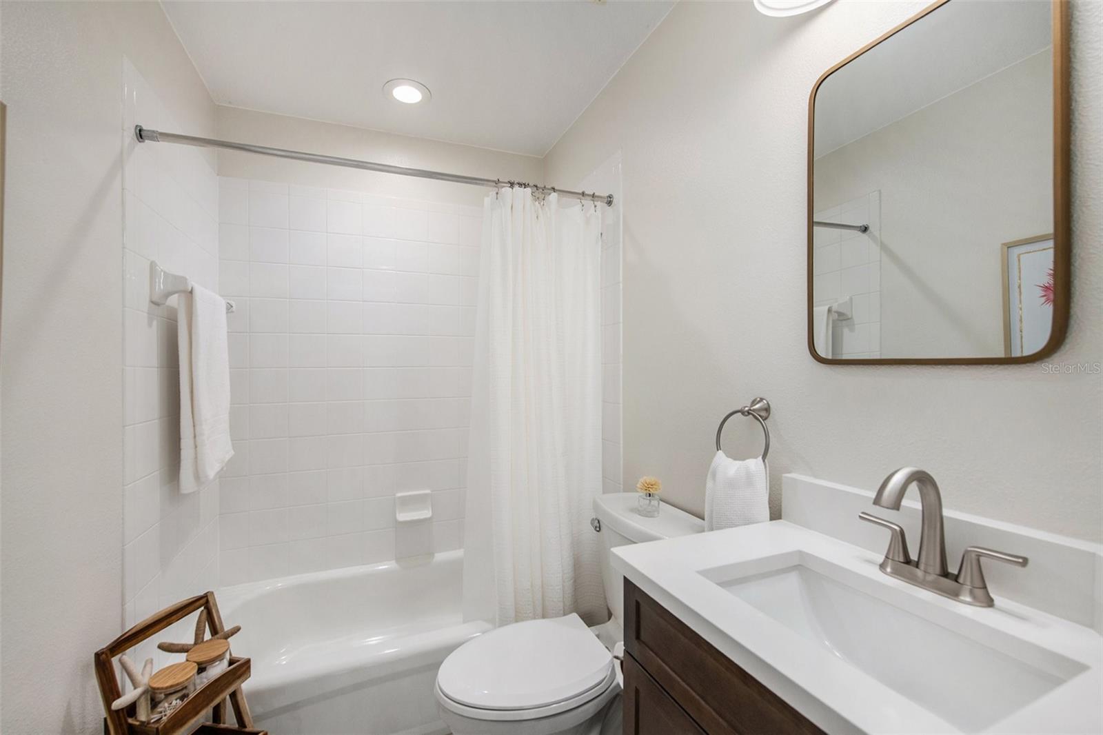 Listing photo id 15 for 3147 Oyster Bayou Way