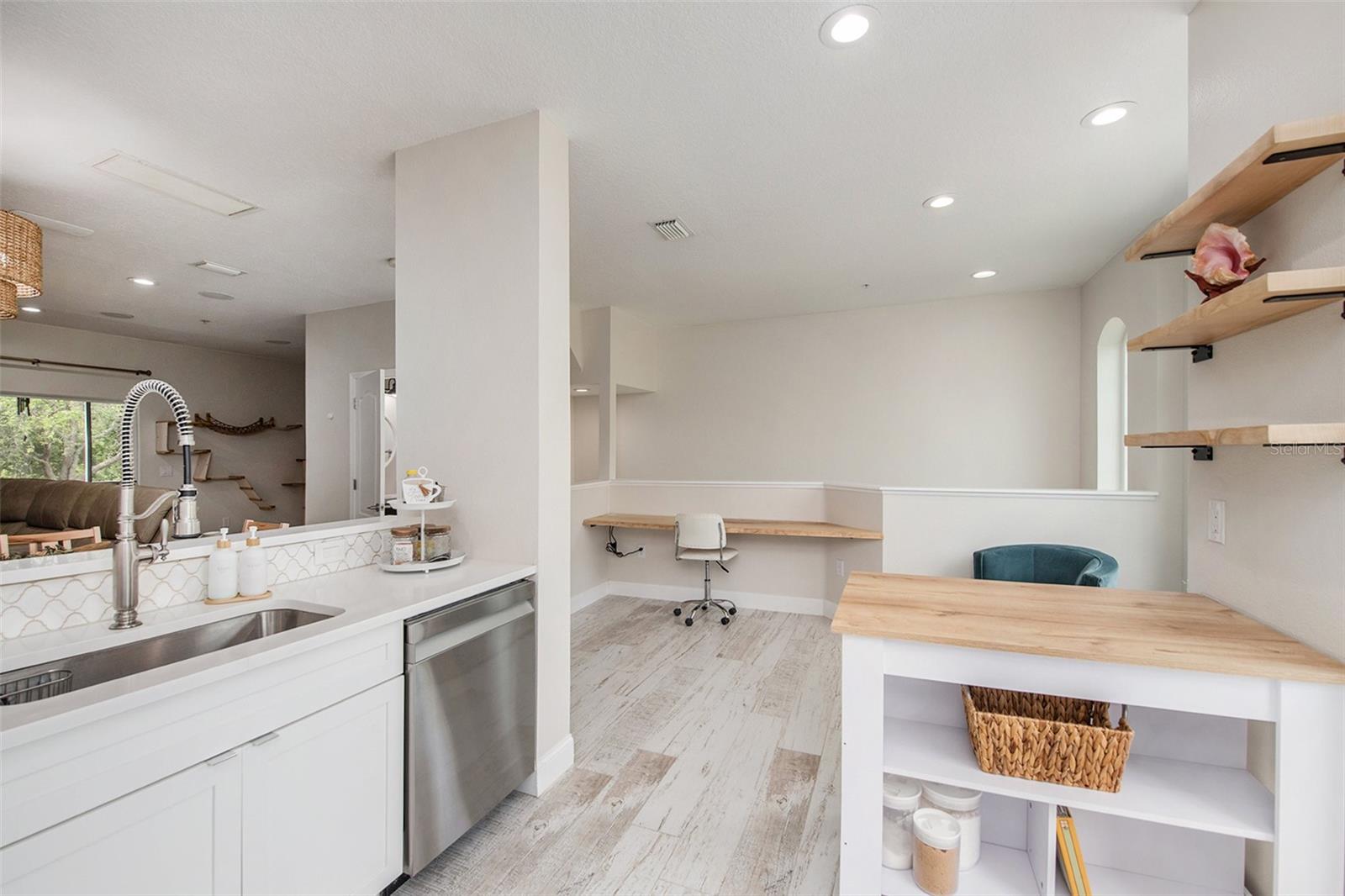 Listing photo id 4 for 3147 Oyster Bayou Way