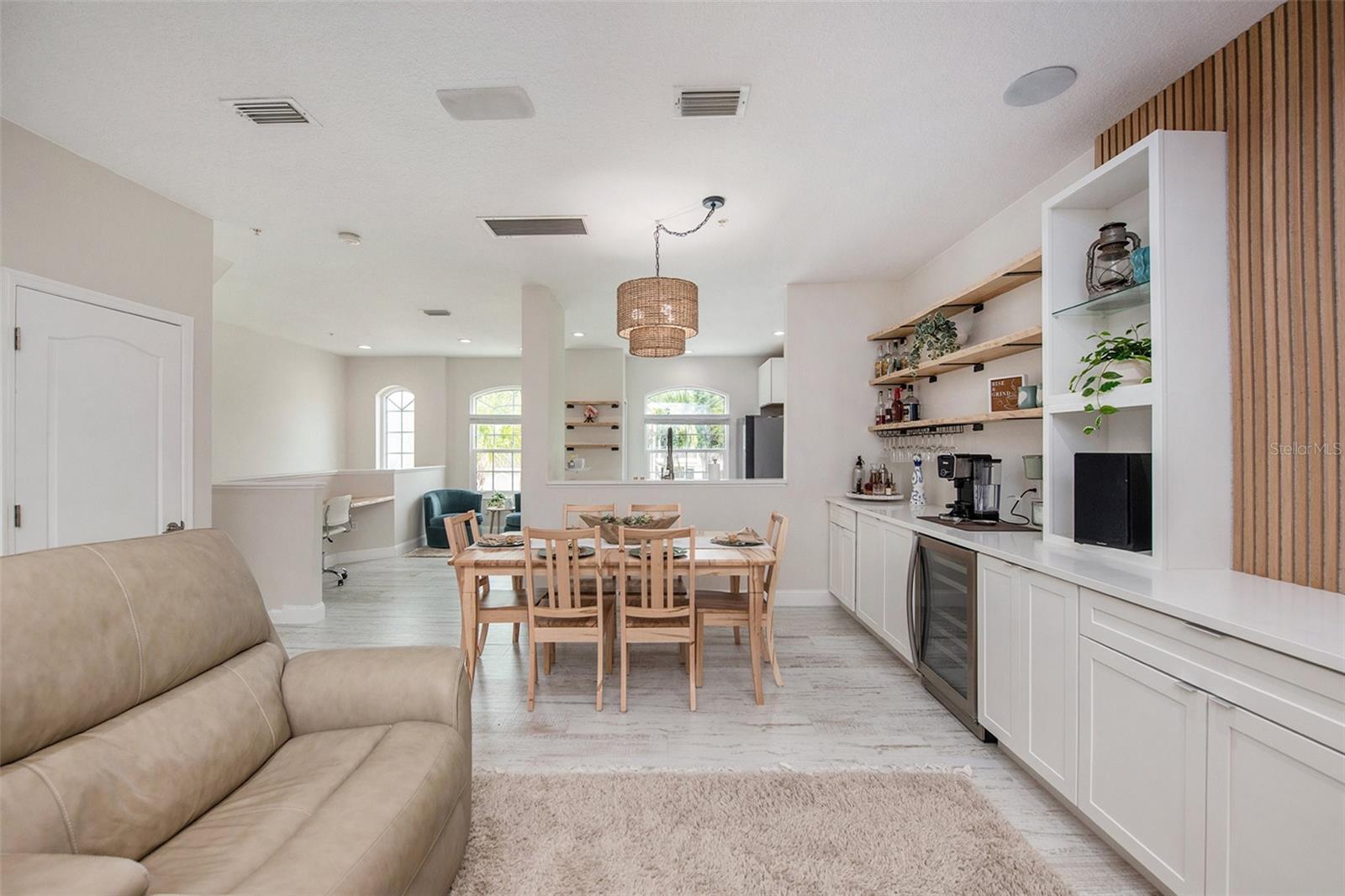Listing photo id 5 for 3147 Oyster Bayou Way