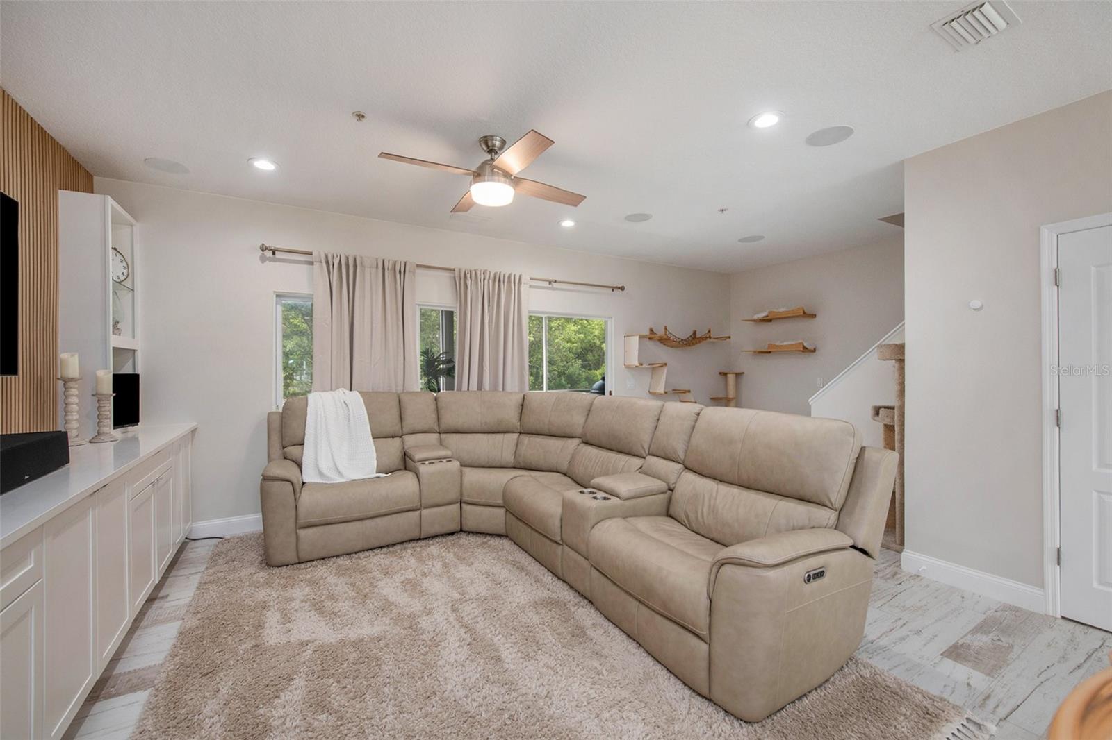 Listing photo id 6 for 3147 Oyster Bayou Way