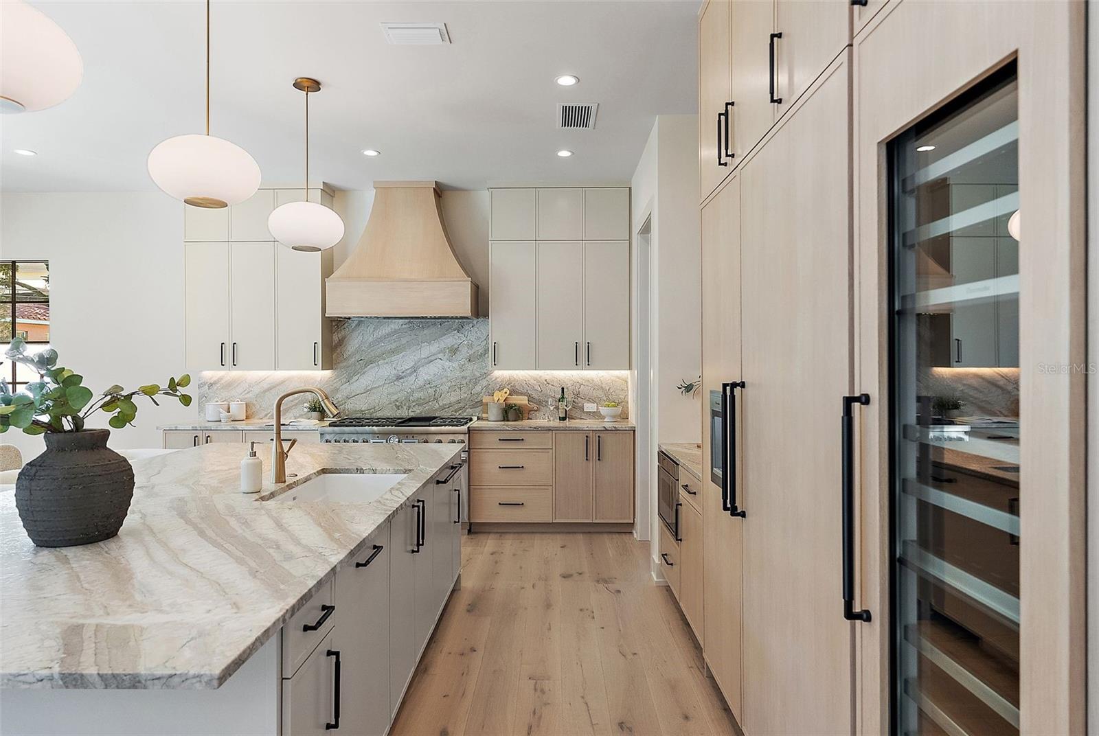 Image 11 of 70 For 924 42nd Avenue N