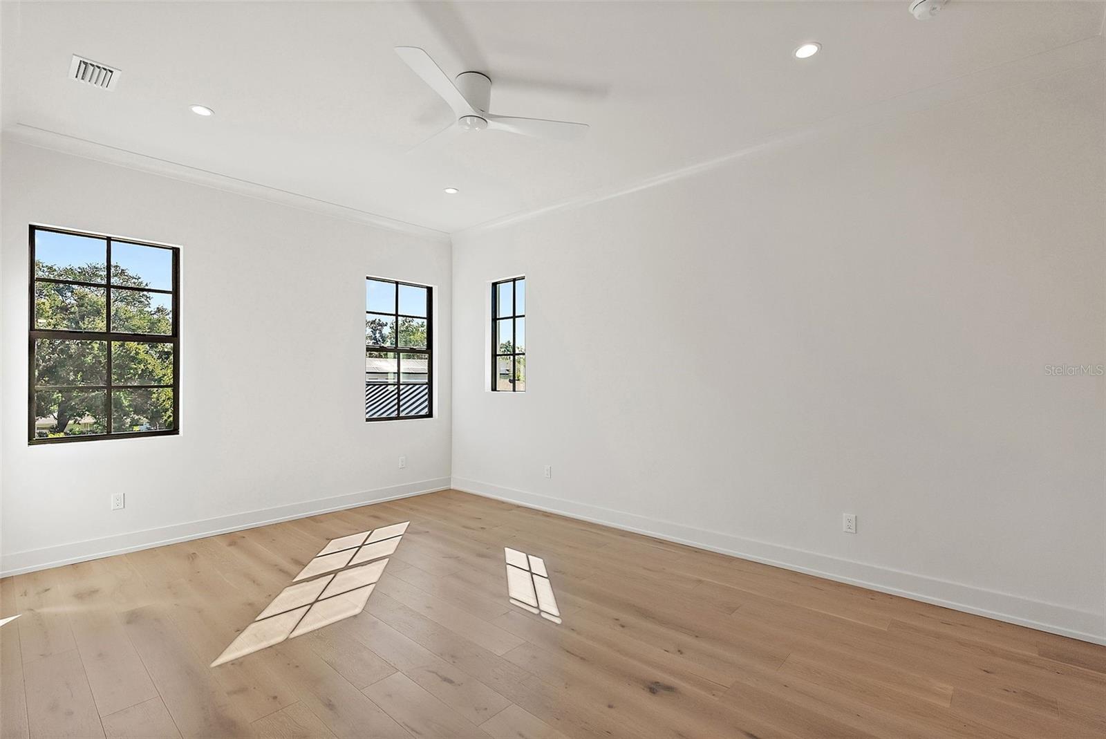 Image 41 of 70 For 924 42nd Avenue N