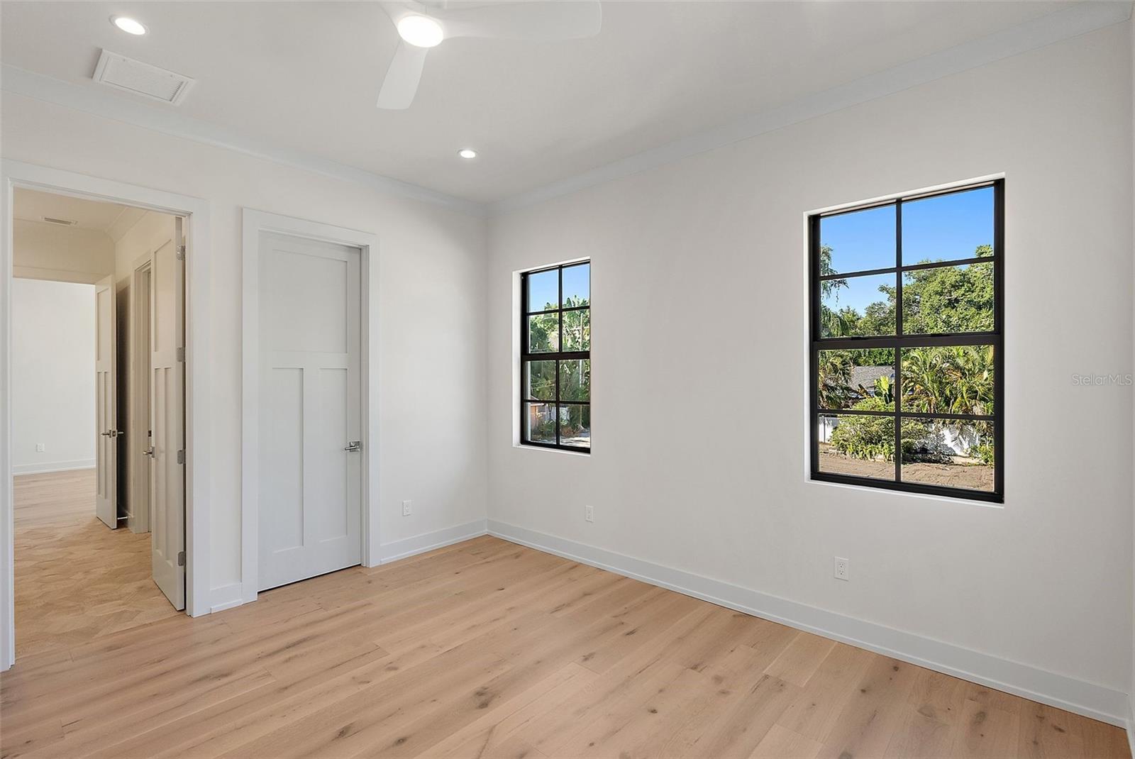 Image 47 of 70 For 924 42nd Avenue N