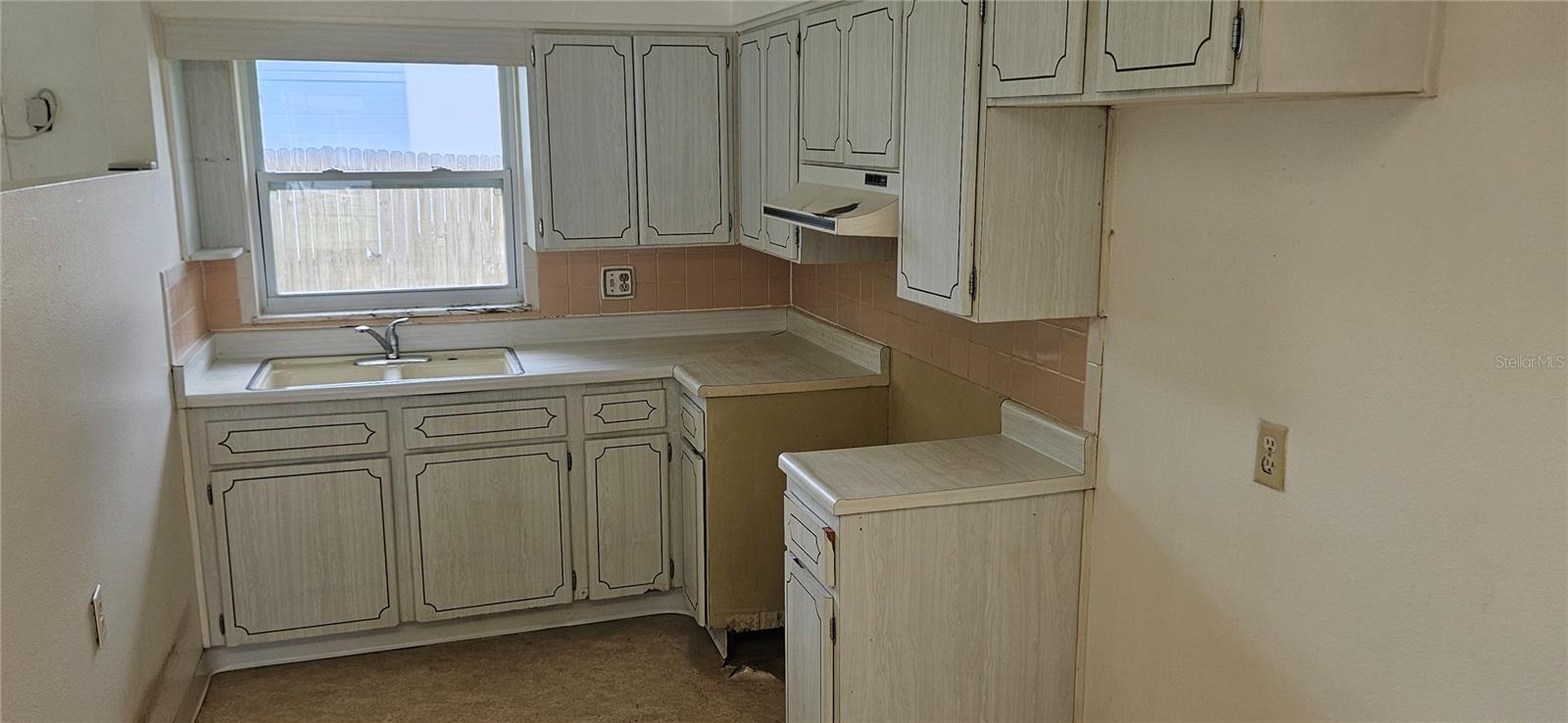 Listing photo id 7 for 4754 17th Street