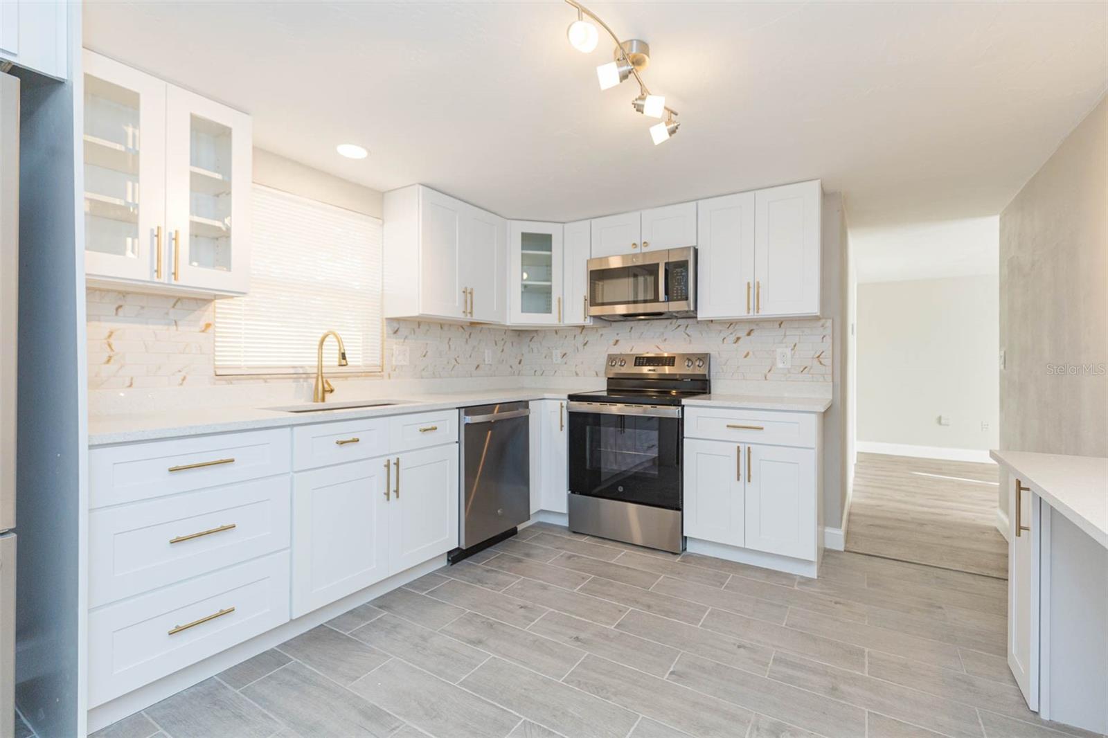 Image 15 of 43 For 11034 Tamarix Avenue