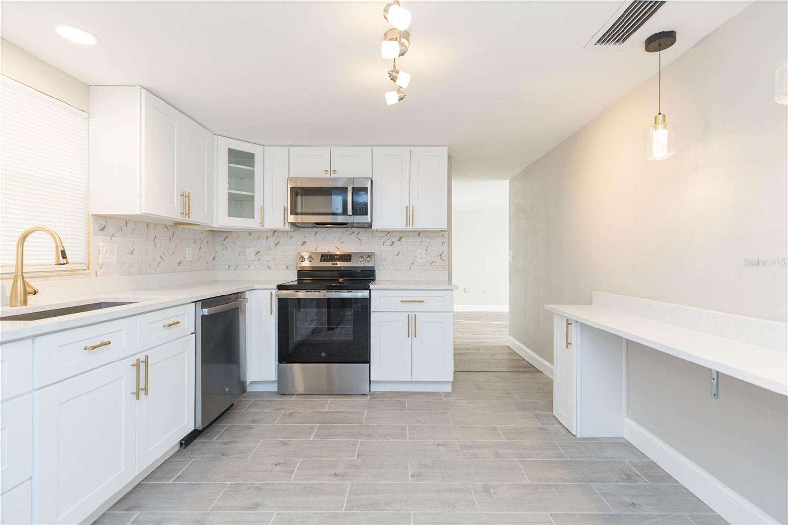 Image 16 of 43 For 11034 Tamarix Avenue