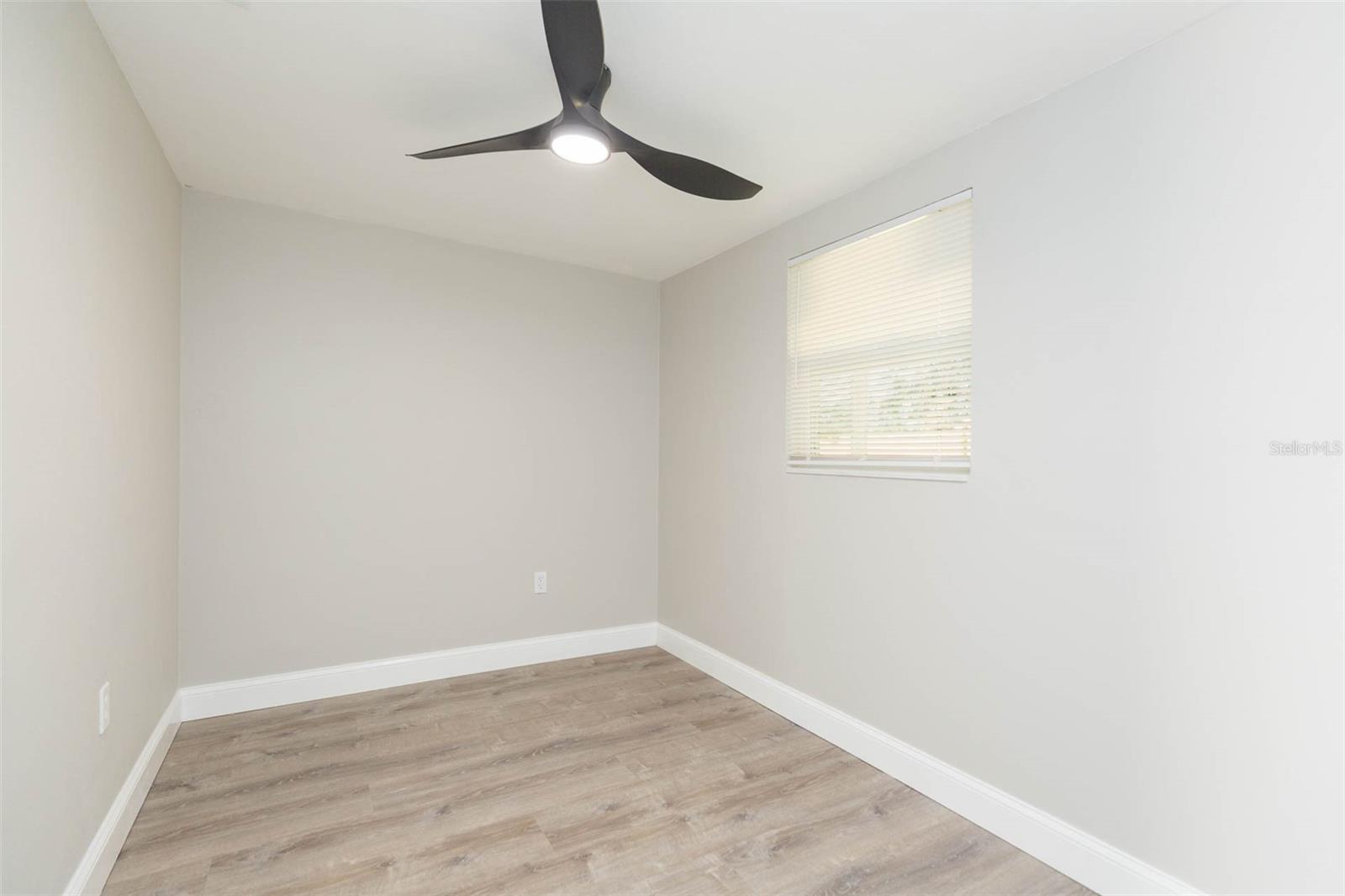 Image 18 of 43 For 11034 Tamarix Avenue