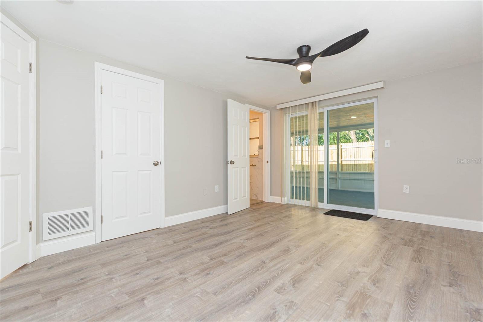 Image 26 of 43 For 11034 Tamarix Avenue