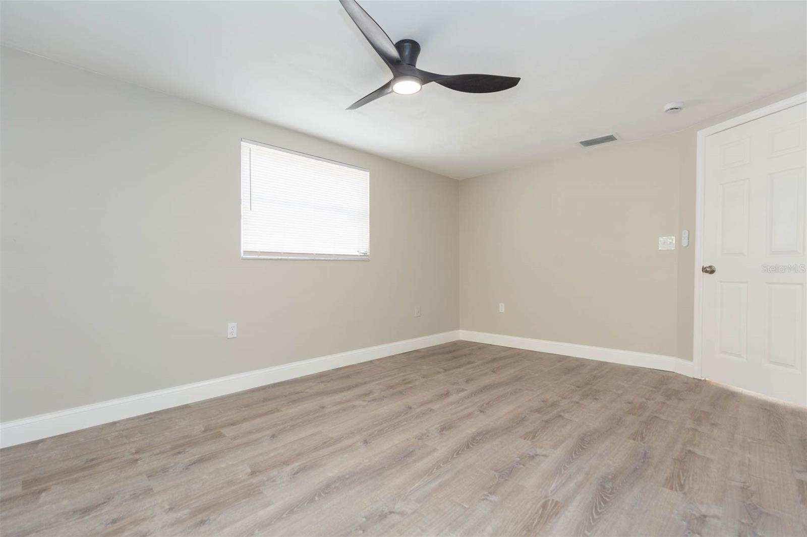 Image 28 of 43 For 11034 Tamarix Avenue
