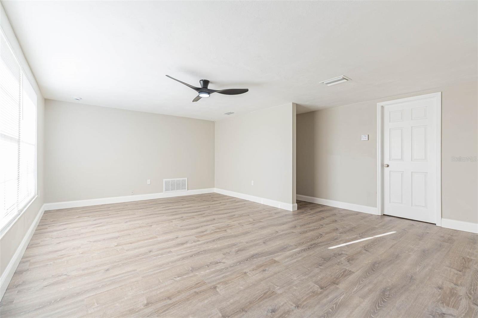 Image 6 of 43 For 11034 Tamarix Avenue