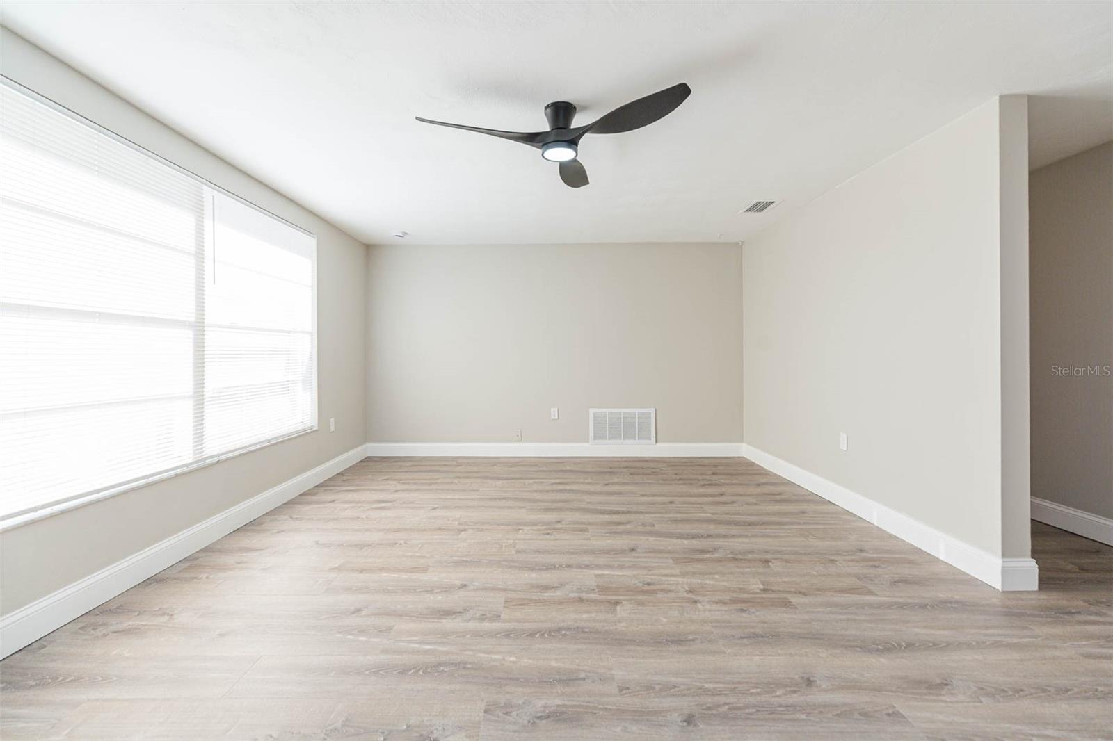 Image 7 of 43 For 11034 Tamarix Avenue