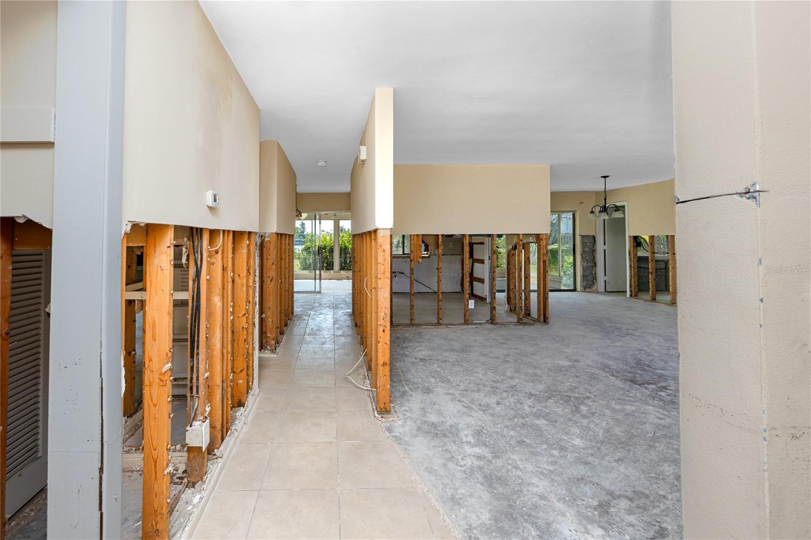 Listing photo id 8 for 11465 7th Street E