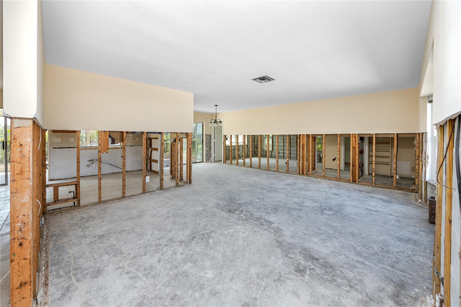Listing photo id 9 for 11465 7th Street E