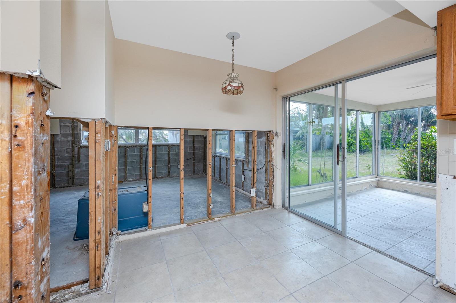 Listing photo id 18 for 11465 7th Street E