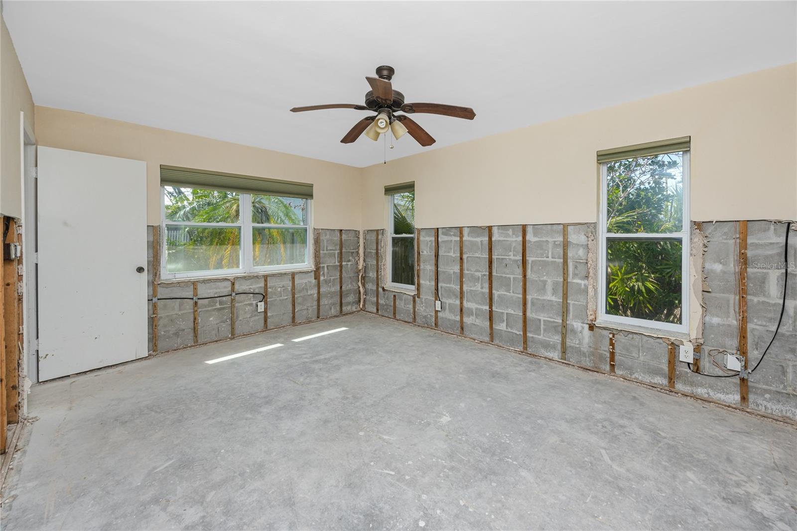Listing photo id 20 for 11465 7th Street E