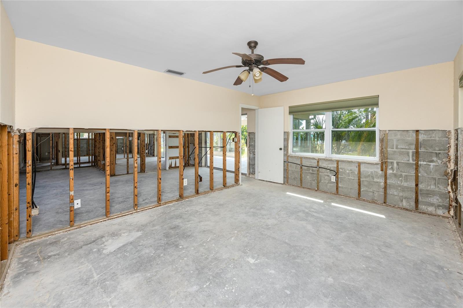 Listing photo id 21 for 11465 7th Street E