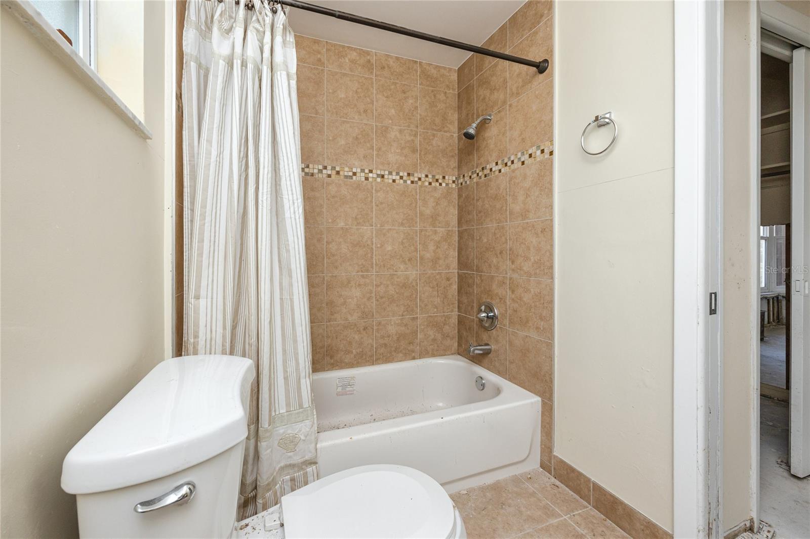 Listing photo id 23 for 11465 7th Street E