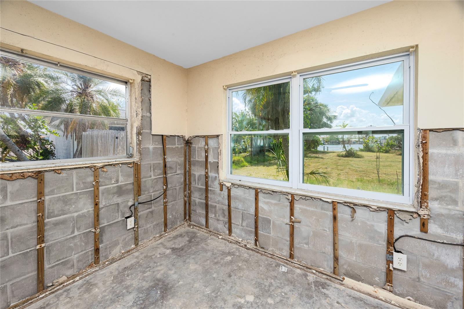 Listing photo id 27 for 11465 7th Street E