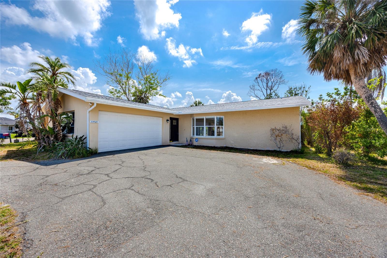 Listing photo id 1 for 11465 7th Street E