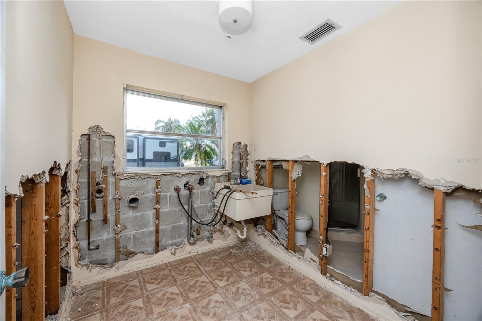 Listing photo id 30 for 11465 7th Street E