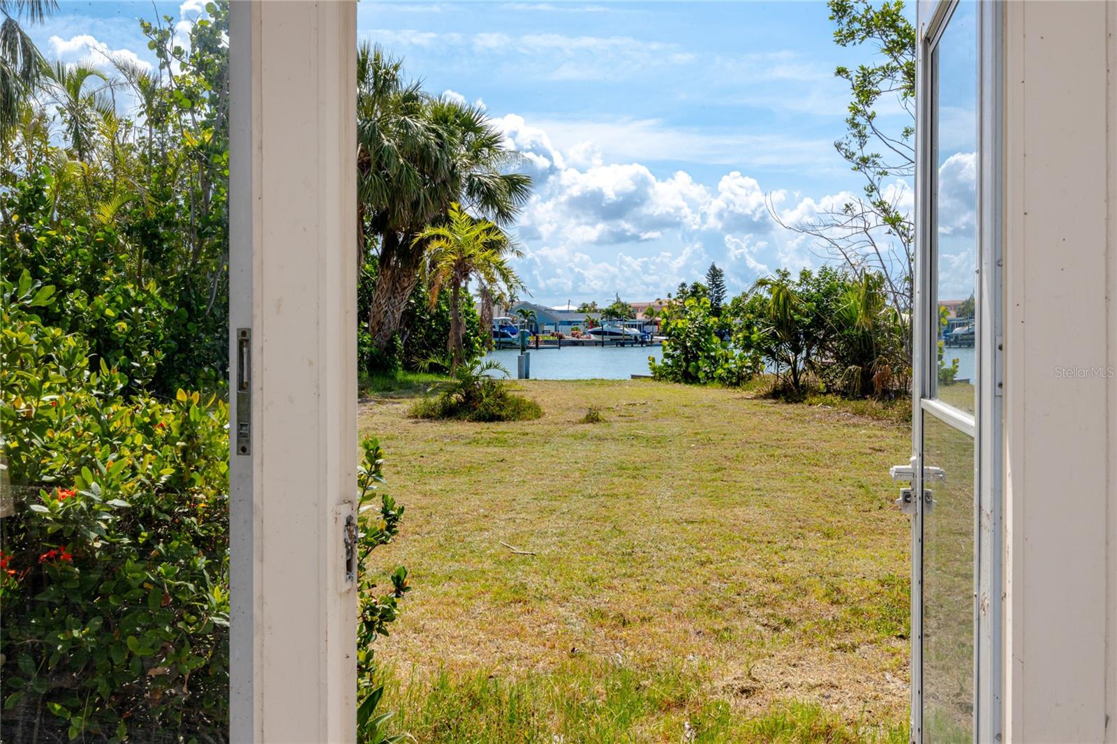 Listing photo id 37 for 11465 7th Street E