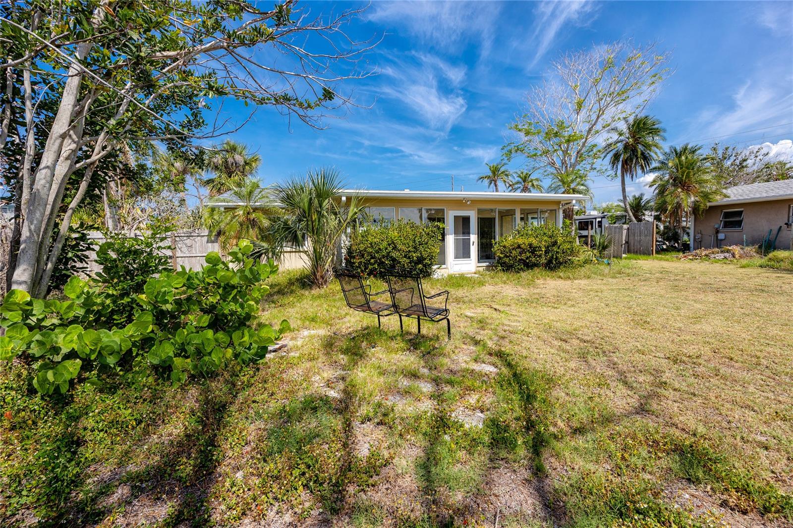 Listing photo id 39 for 11465 7th Street E