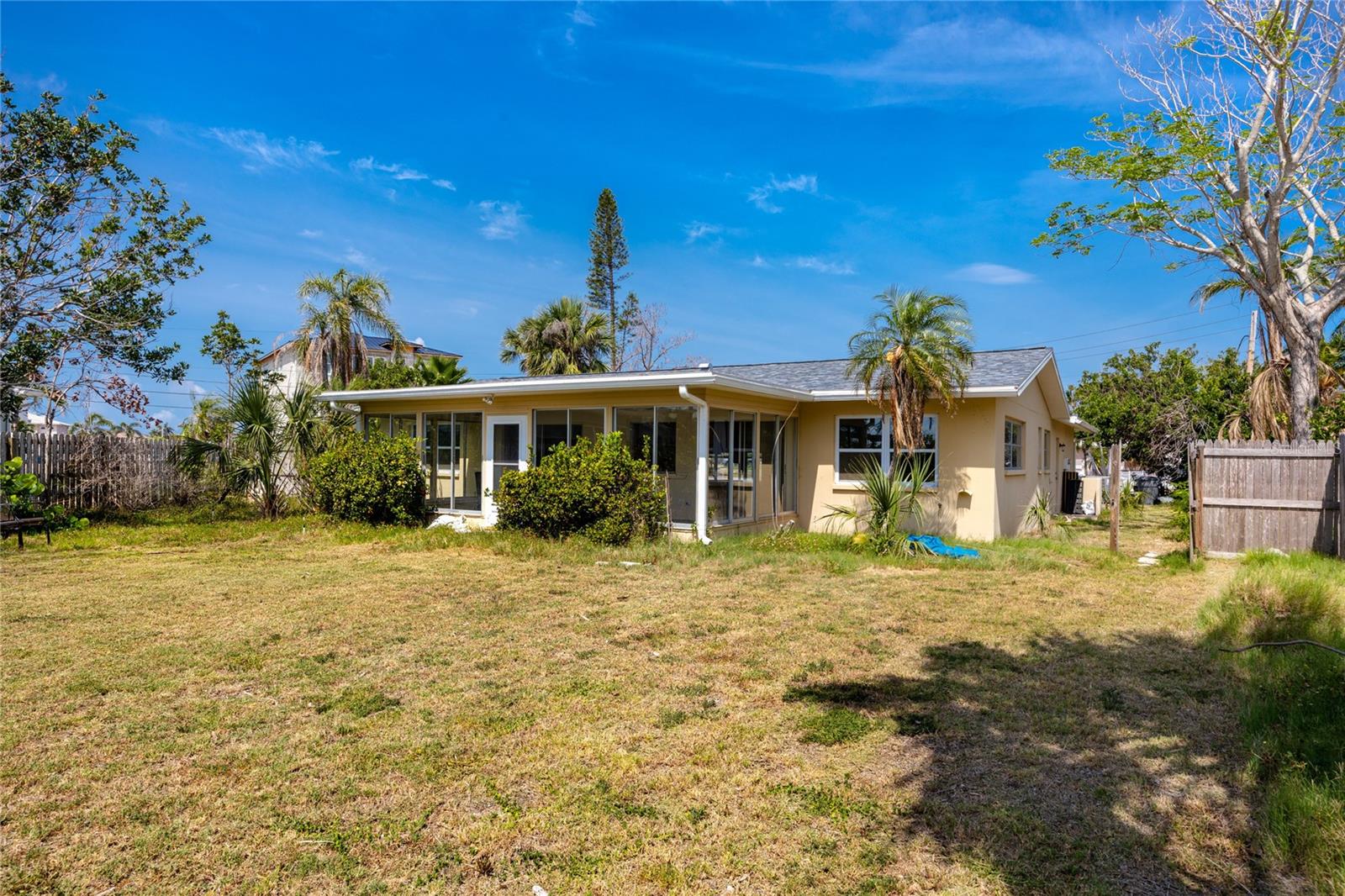 Listing photo id 41 for 11465 7th Street E