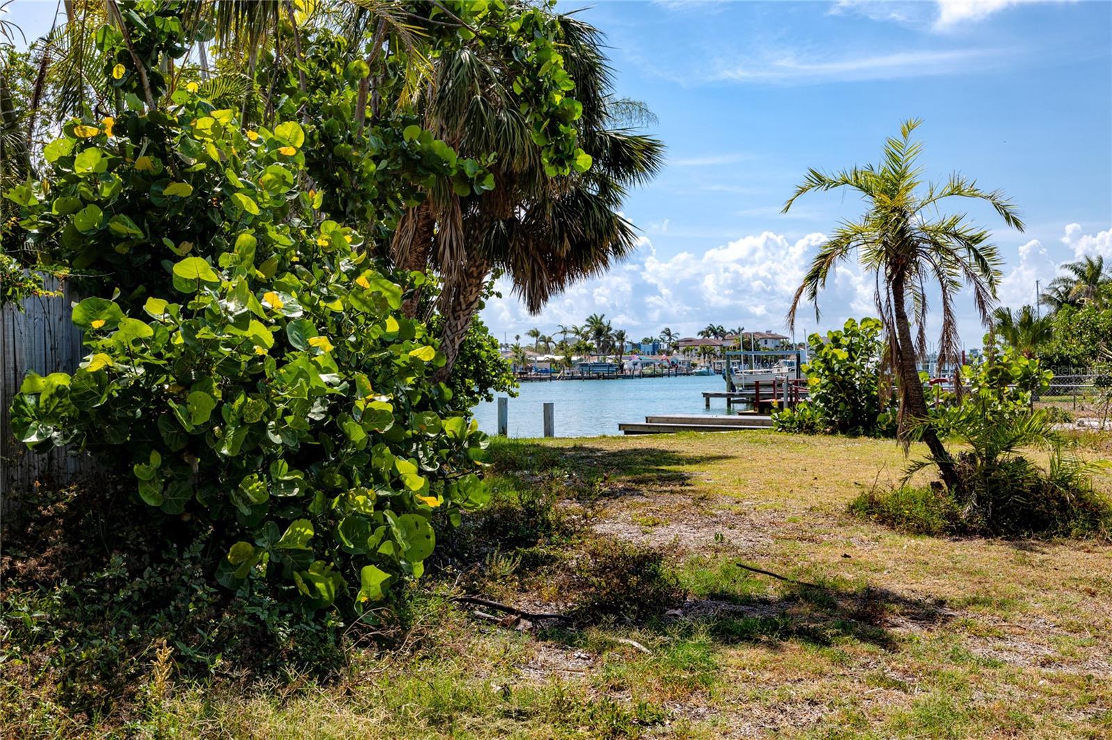 Listing photo id 42 for 11465 7th Street E