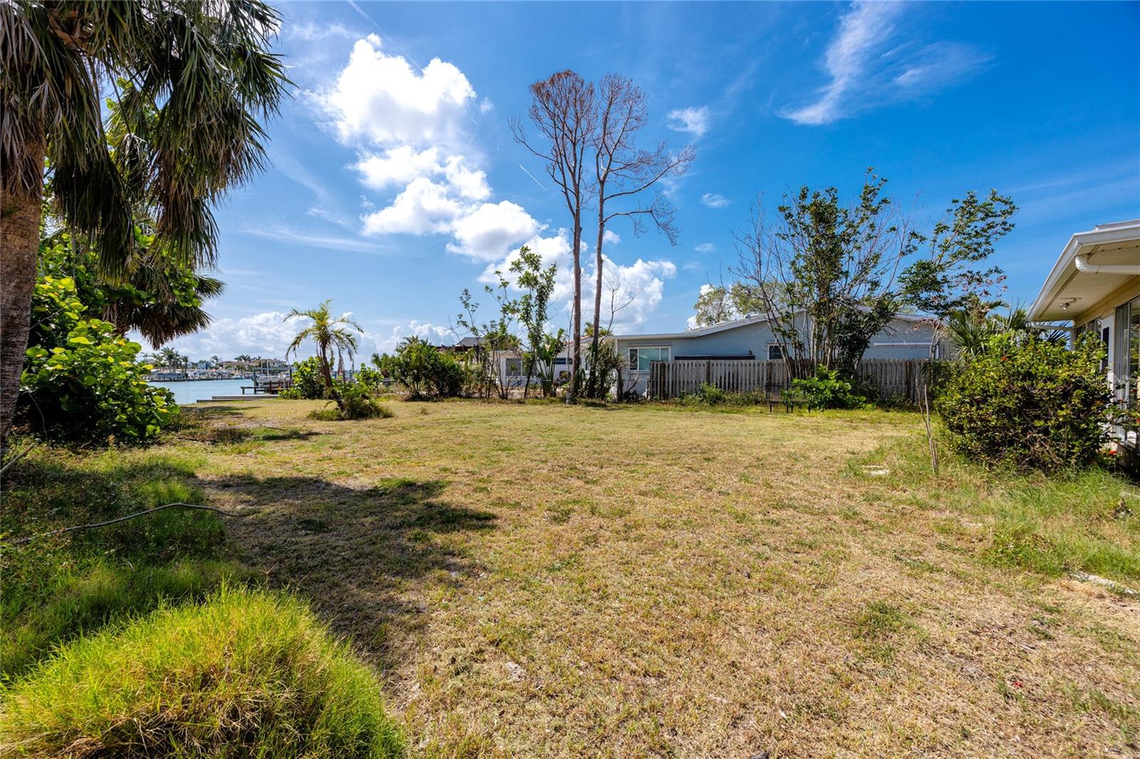Listing photo id 43 for 11465 7th Street E