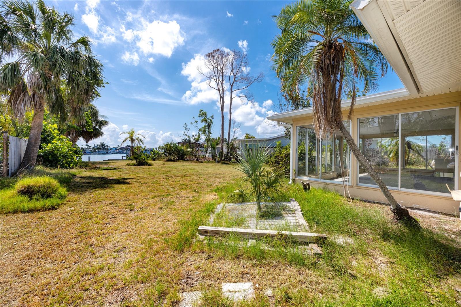 Listing photo id 44 for 11465 7th Street E