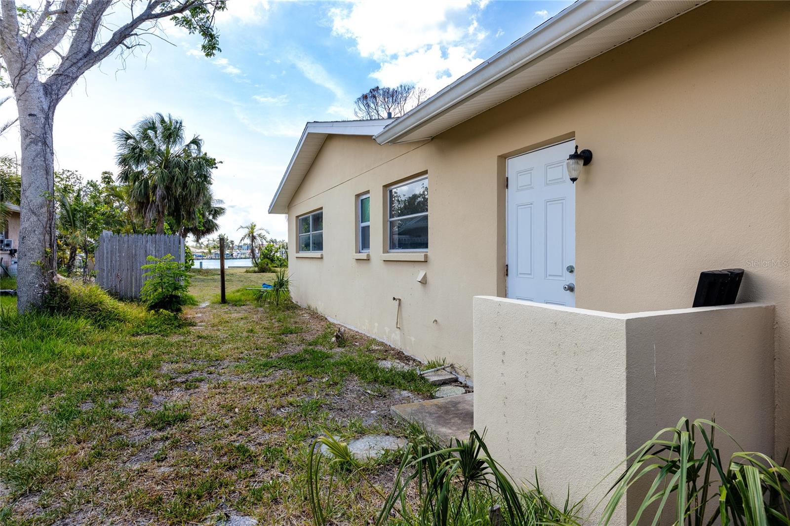Listing photo id 45 for 11465 7th Street E