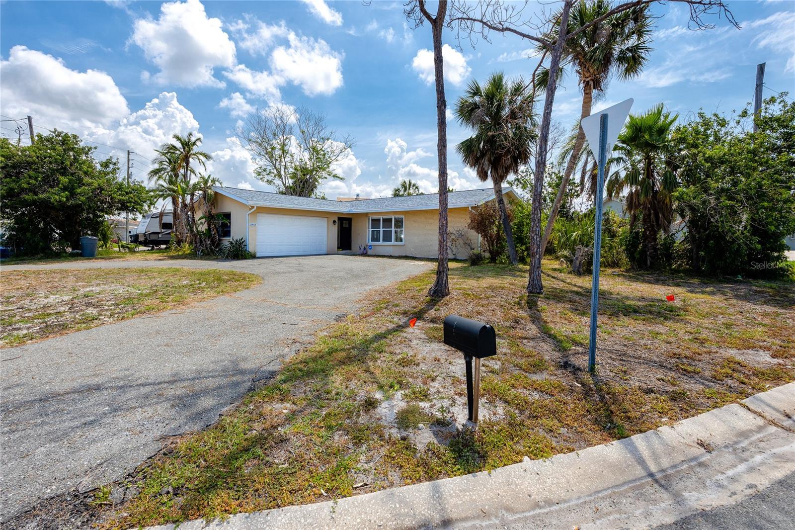 Listing photo id 46 for 11465 7th Street E