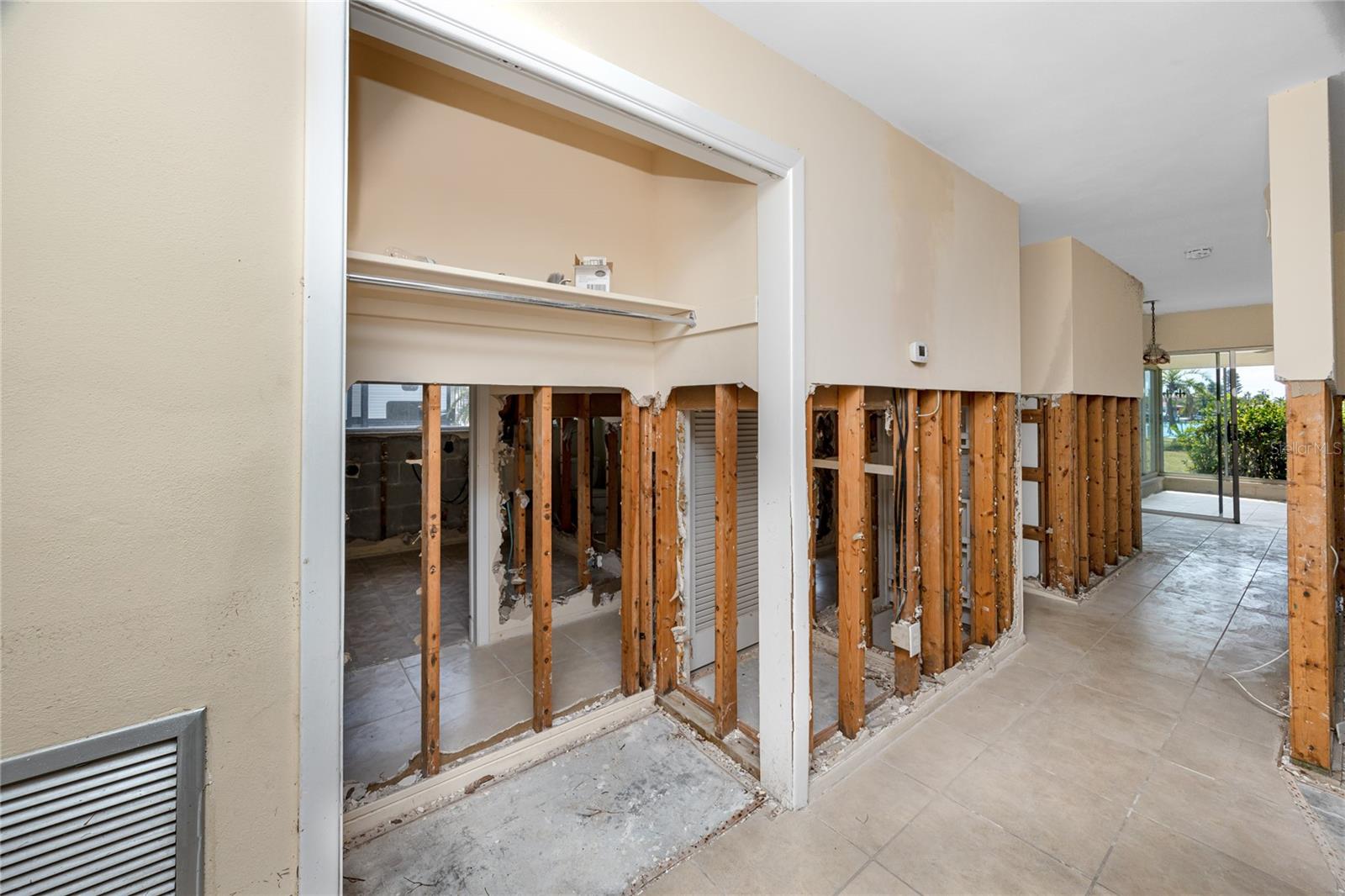 Listing photo id 7 for 11465 7th Street E