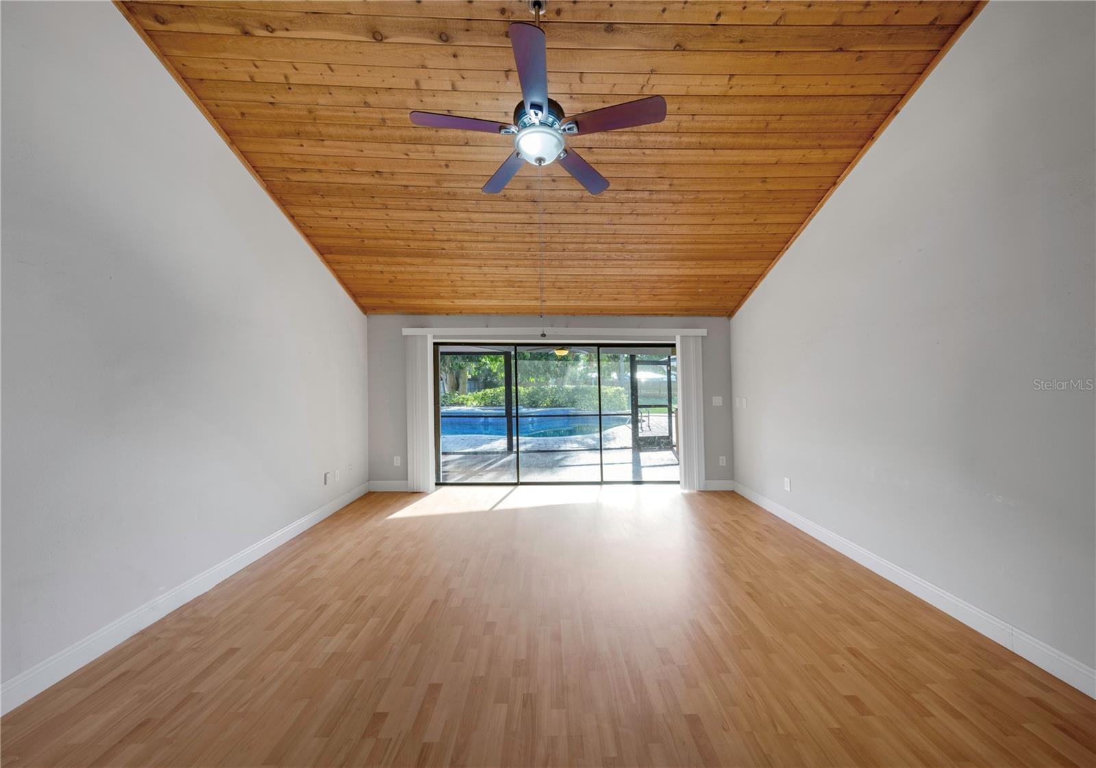 Image 10 of 43 For 605 Citrus Court
