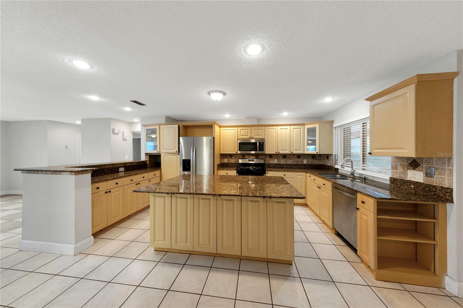 Image 14 of 43 For 605 Citrus Court