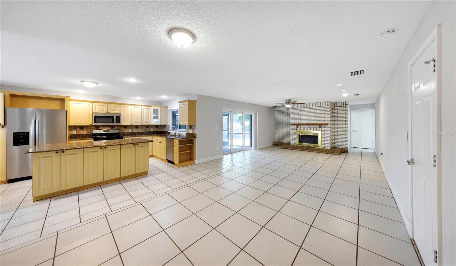 Image 17 of 43 For 605 Citrus Court