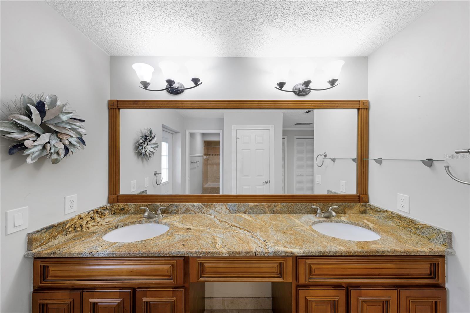 Image 22 of 43 For 605 Citrus Court