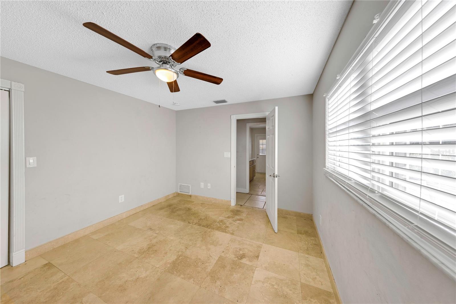 Image 27 of 43 For 605 Citrus Court