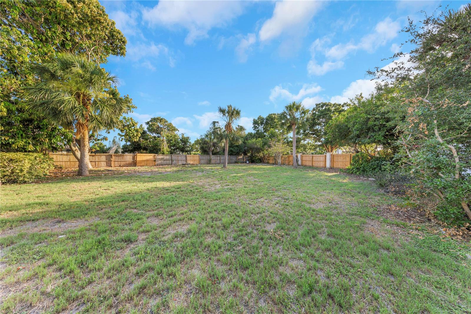 Image 6 of 43 For 605 Citrus Court