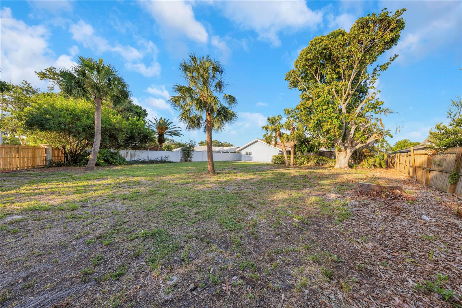 Image 7 of 43 For 605 Citrus Court