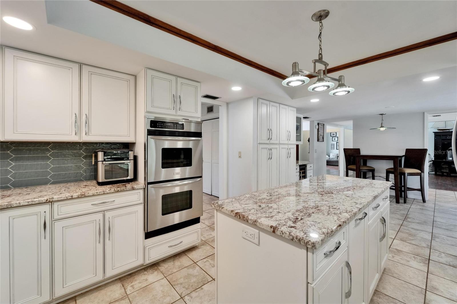 Image 16 of 59 For 7815 16th Avenue Nw