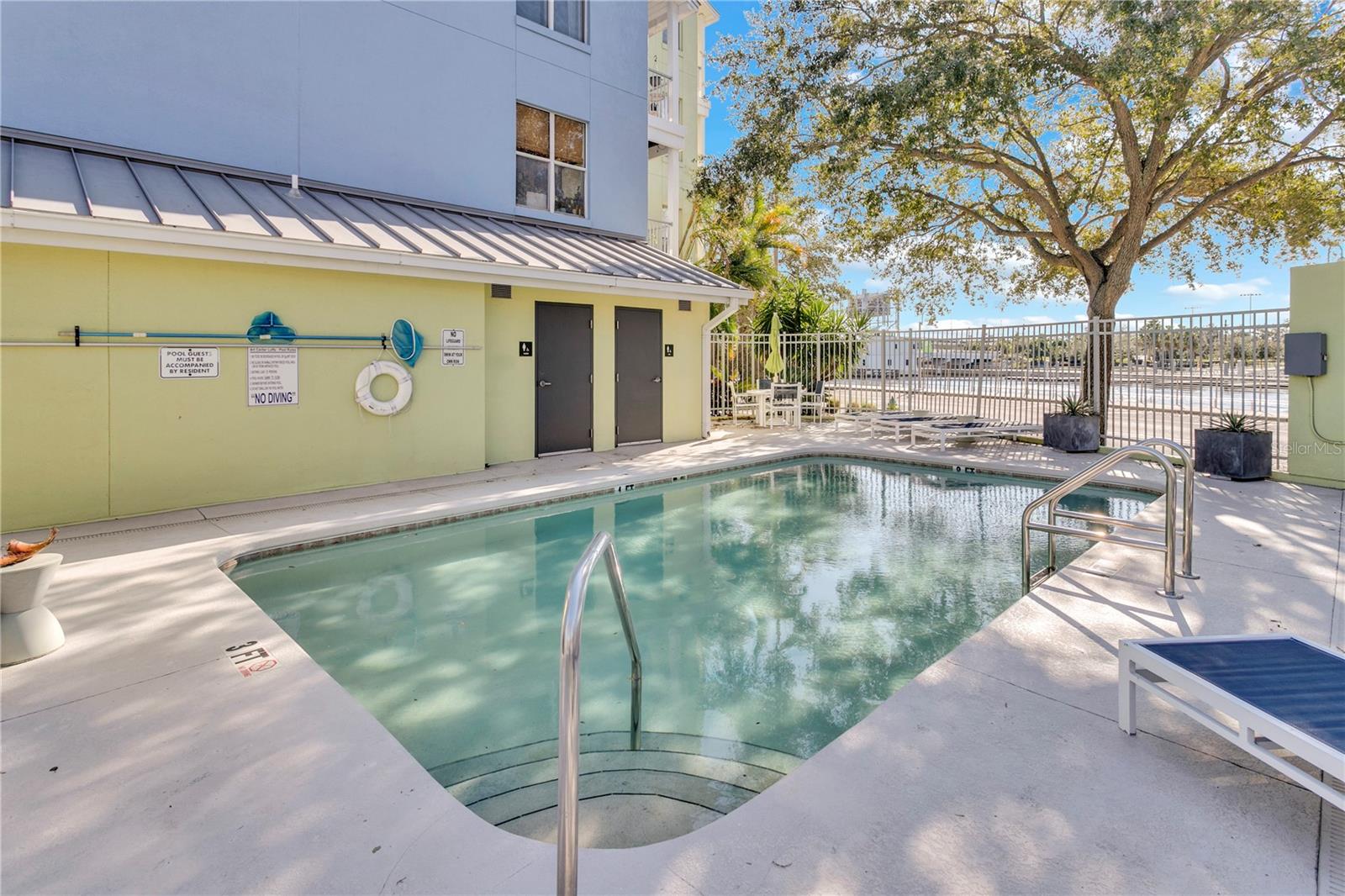 Image 3 of 50 For 1501 Doyle Carlton Drive 303