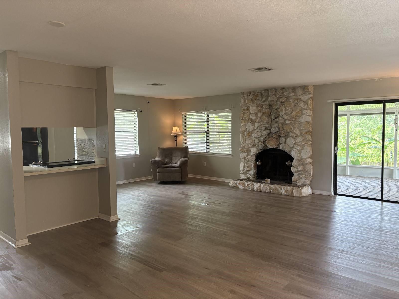 Image 4 of 12 For 2123 Woodburn Loop S
