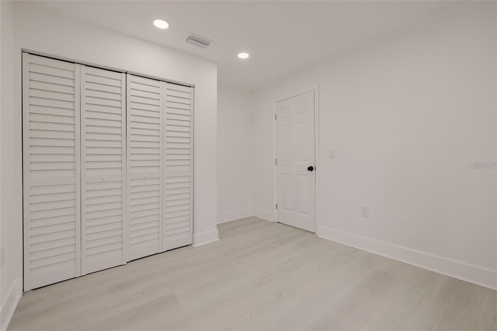 Image 27 of 34 For 5801 17th Street