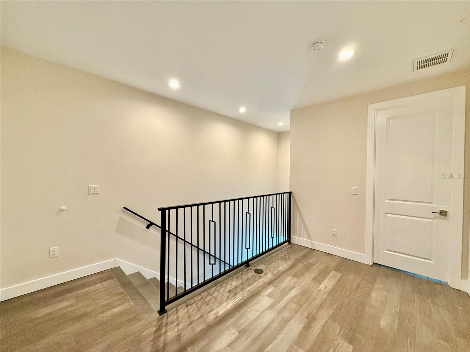 Image 34 of 39 For 4910 Mcelroy Avenue 3