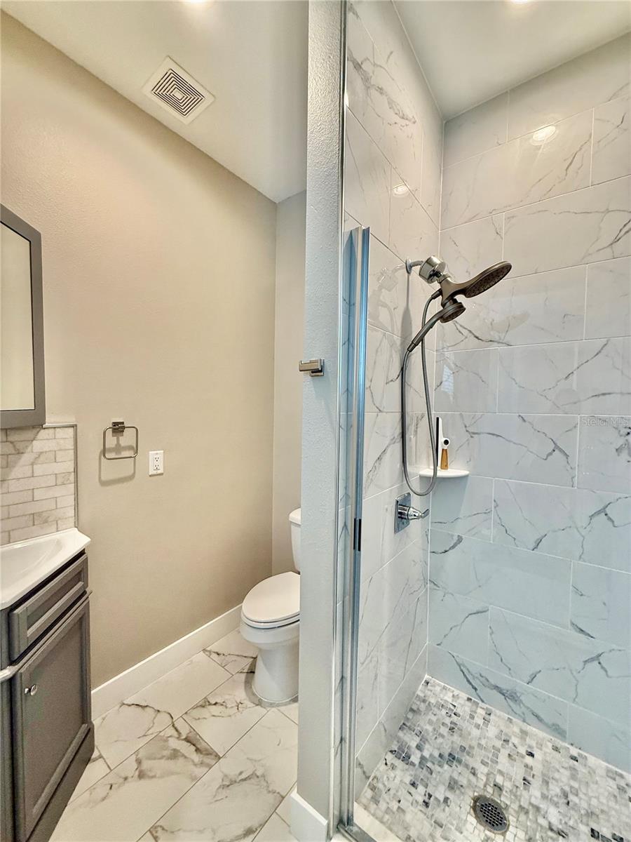 Image 8 of 39 For 4910 Mcelroy Avenue 3