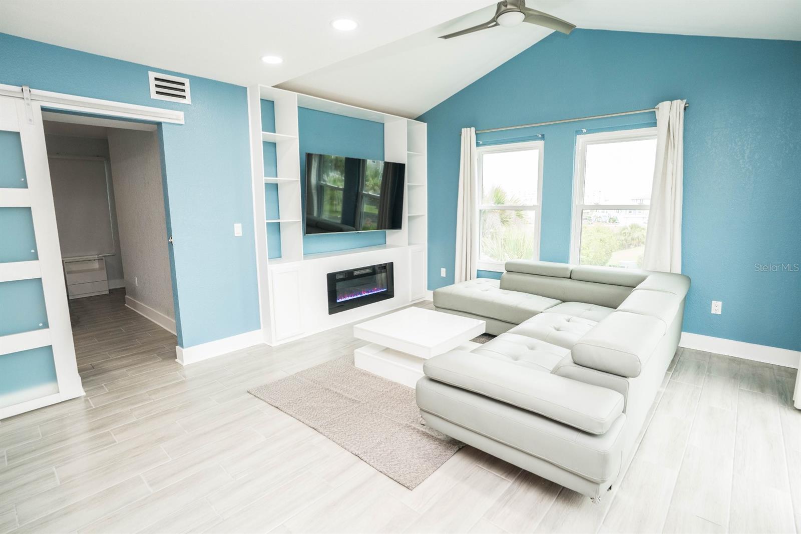 Image 19 of 30 For 5712 Biscayne Court 201
