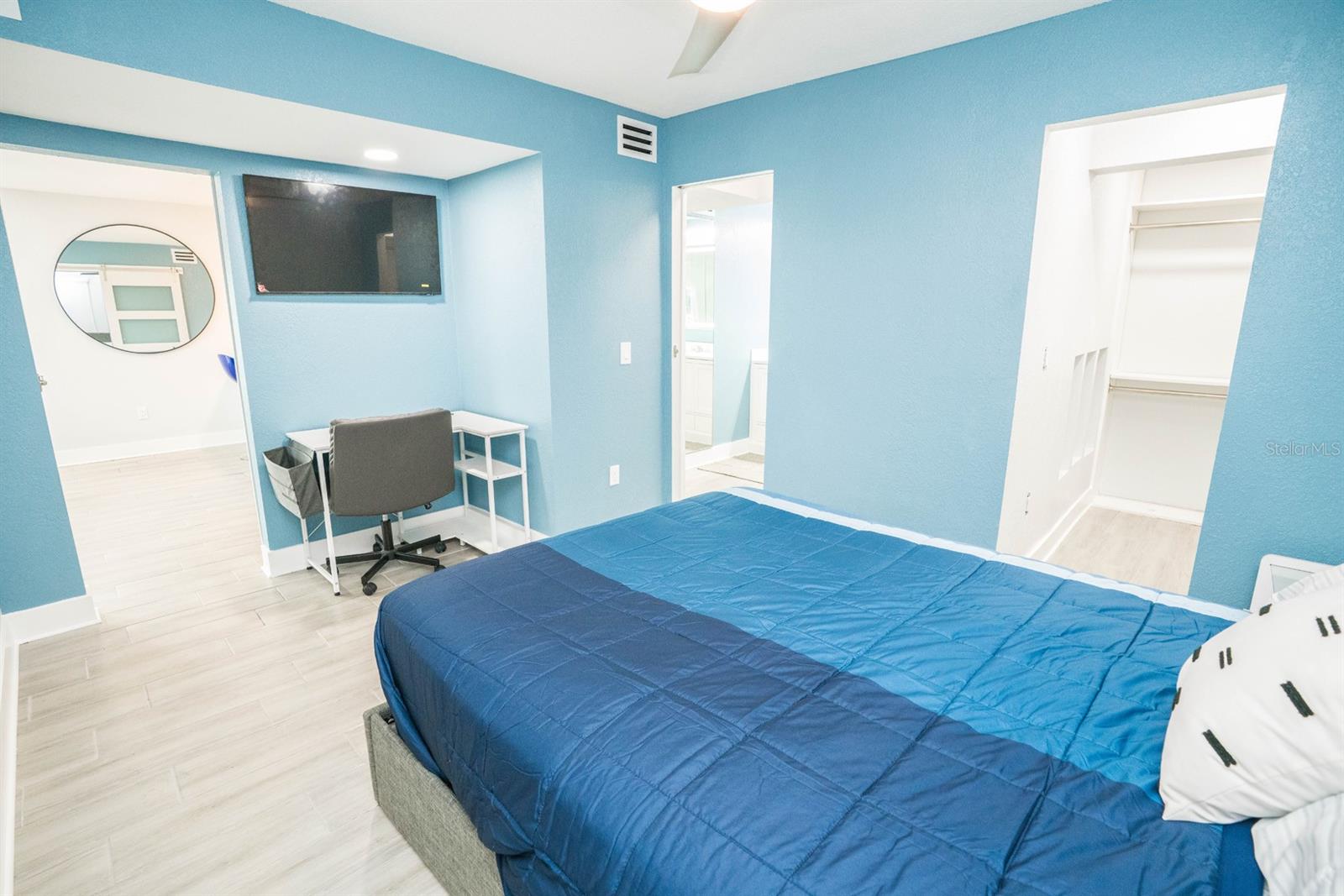 Image 23 of 30 For 5712 Biscayne Court 201